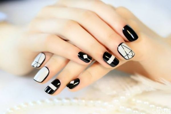 修指甲有幾種方式呢 美甲應該怎么做呢 修指甲有幾種方式呢 美甲應該怎么做呢