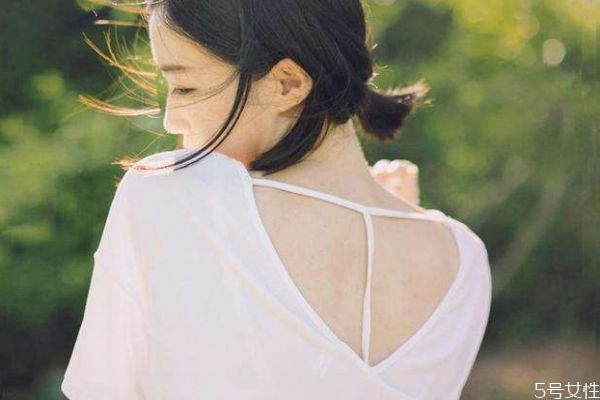 什么是蝴蝶骨呢 蝴蝶骨有什么作用呢 什么是蝴蝶骨呢 蝴蝶骨有什么作用呢