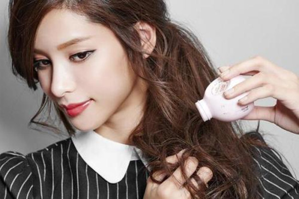 蓬蓬粉的正確使用方法 使用蓬蓬粉的注意事項 蓬蓬粉的正確使用方法 使用蓬蓬粉的注意事項