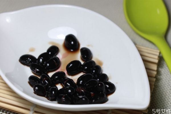 為什么要醋泡黑豆呢 醋泡黑豆有什么好處呢 為什么要醋泡黑豆呢 醋泡黑豆有什么好處呢