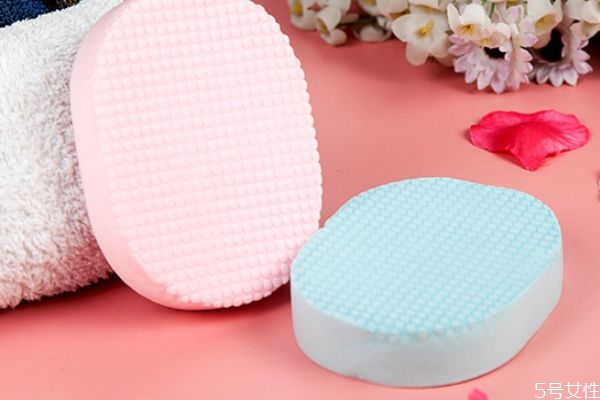 洗臉撲好還是手洗臉好 洗臉撲使用注意事項(xiàng) 洗臉撲好還是手洗臉好 洗臉撲使用注意事項(xiàng)