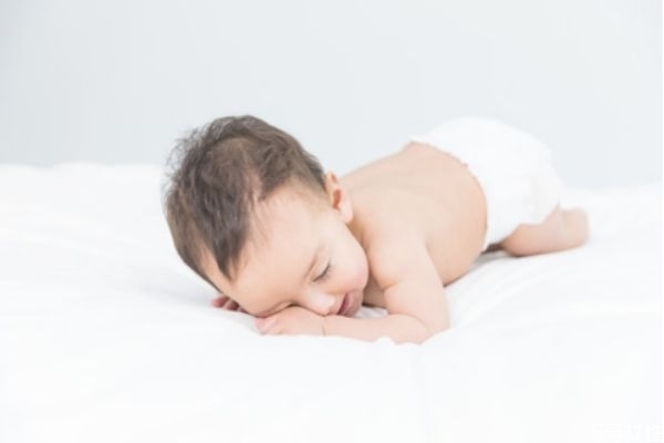 冬天寶寶睡覺(jué)穿什么 冬天寶寶睡覺(jué)穿衣指南 冬天寶寶睡覺(jué)穿什么 冬天寶寶睡覺(jué)穿衣指南