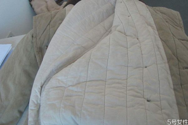 軍大衣為何都是雙排扣 ?軍大衣的挑選技巧 軍大衣為何都是雙排扣 ?軍大衣的挑選技巧