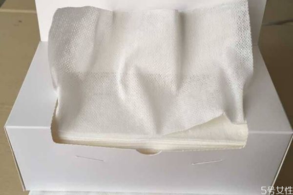 洗臉巾跟洗臉撲哪一個好 用洗臉撲洗臉的好處 洗臉巾跟洗臉撲哪一個好 用洗臉撲洗臉的好處