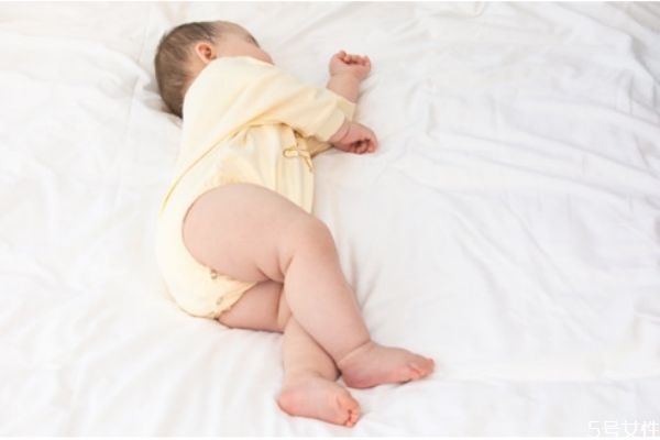 冬天寶寶睡覺(jué)穿什么 冬天寶寶睡覺(jué)穿衣指南 冬天寶寶睡覺(jué)穿什么 冬天寶寶睡覺(jué)穿衣指南
