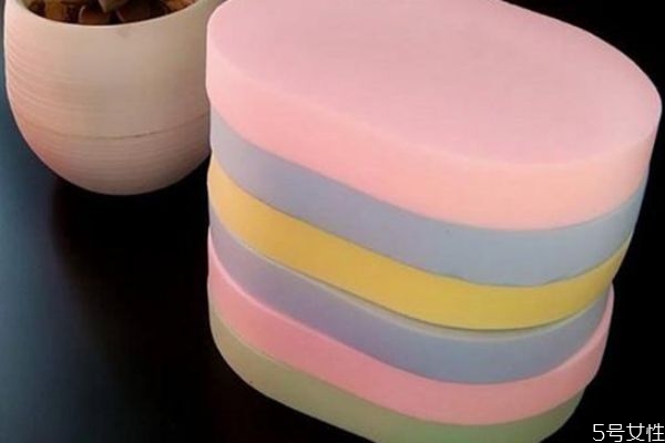 洗臉撲怎么清洗 洗臉撲平時也需要清洗 洗臉撲怎么清洗 洗臉撲平時也需要清洗