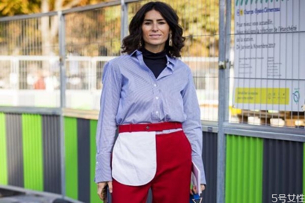 打底衫穿寬松還是緊身好看 打底衫要緊身還是寬松 打底衫穿寬松還是緊身好看 打底衫要緊身還是寬松