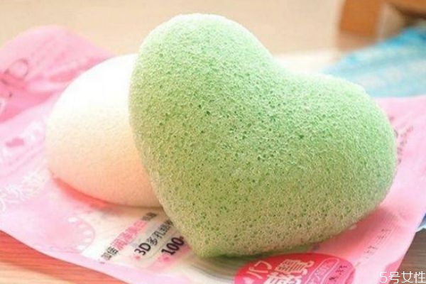 洗臉撲好還是手洗臉好 洗臉撲使用注意事項(xiàng) 洗臉撲好還是手洗臉好 洗臉撲使用注意事項(xiàng)