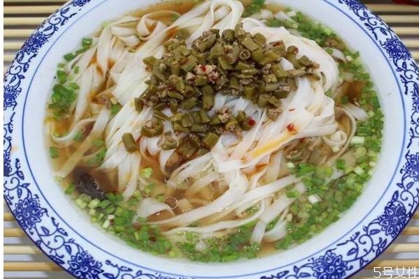 米粉是用什么做的呢 米粉可以經(jīng)常吃嗎 米粉是用什么做的呢 米粉可以經(jīng)常吃嗎