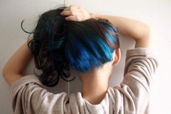 漂染傷頭發(fā)嗎 漂染過(guò)的頭發(fā)還能染嗎 漂染傷頭發(fā)嗎 漂染過(guò)的頭發(fā)還能染嗎