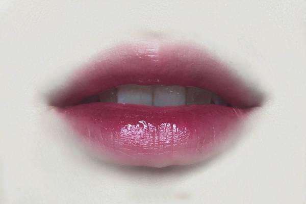 嘴唇干裂開口了怎么辦 嘴唇干涂什么好的快 嘴唇干裂開口了怎么辦 嘴唇干涂什么好的快