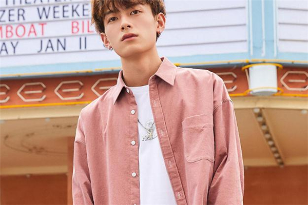 男生春天穿什么襯衫好看 男生春季襯衫搭配圖片 男生春天穿什么襯衫好看 男生春季襯衫搭配圖片