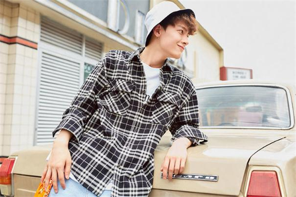 男生春天穿什么襯衫好看 男生春季襯衫搭配圖片 男生春天穿什么襯衫好看 男生春季襯衫搭配圖片