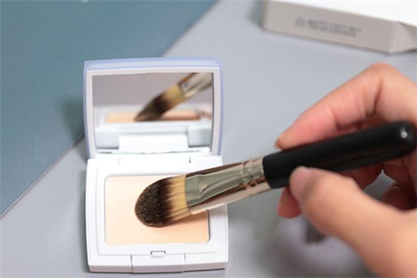 毛戈平高光粉膏可以全臉用嗎-和粉底膏有什么區(qū)別 毛戈平高光粉膏可以全臉用嗎-和粉底膏有什么區(qū)別