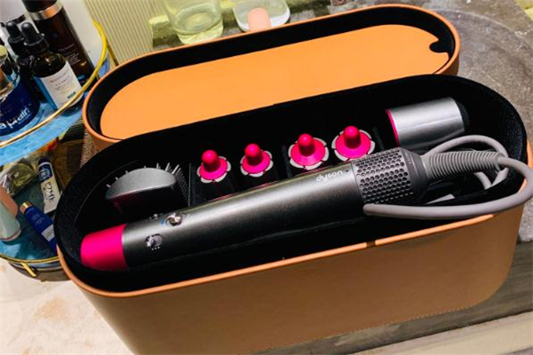 戴森卷發(fā)棒怎么用 戴森卷發(fā)棒使用方法 戴森卷發(fā)棒怎么用 戴森卷發(fā)棒使用方法