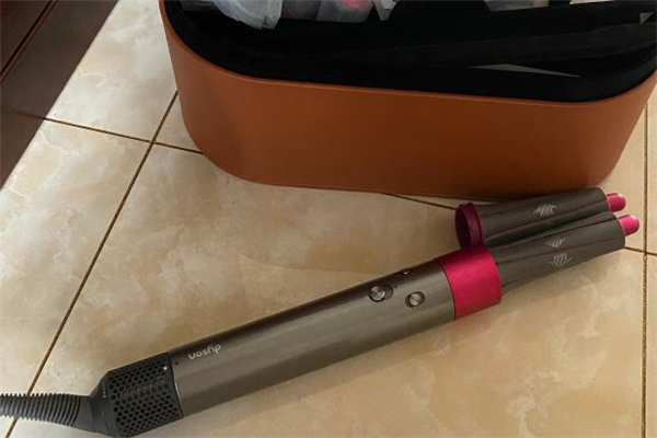 戴森卷發(fā)棒可以替代吹風(fēng)機(jī)嗎 戴森卷發(fā)棒和吹風(fēng)機(jī)對(duì)比 戴森卷發(fā)棒可以替代吹風(fēng)機(jī)嗎 戴森卷發(fā)棒和吹風(fēng)機(jī)對(duì)比