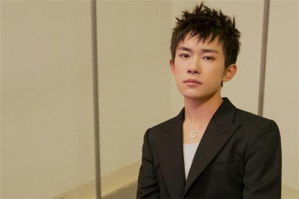 鋼夾燙效果自然嗎 鋼夾燙可以只燙頭頂嗎 鋼夾燙效果自然嗎 鋼夾燙可以只燙頭頂嗎