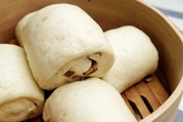 蒸饅頭放多少堿適合 饅頭發(fā)酸了還能吃嗎 蒸饅頭放多少堿適合 饅頭發(fā)酸了還能吃嗎