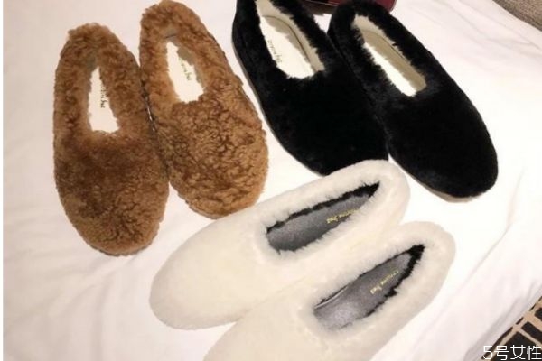 毛毛鞋配什么襪子 毛毛鞋穿搭 毛毛鞋配什么襪子 毛毛鞋穿搭