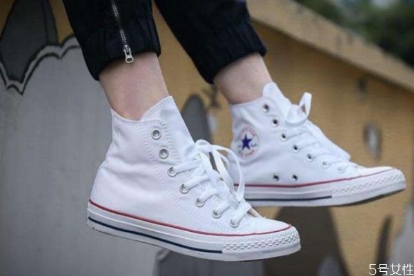 帆布鞋有霉點(diǎn)怎么去除 帆布鞋內(nèi)部怎么洗 帆布鞋有霉點(diǎn)怎么去除 帆布鞋內(nèi)部怎么洗