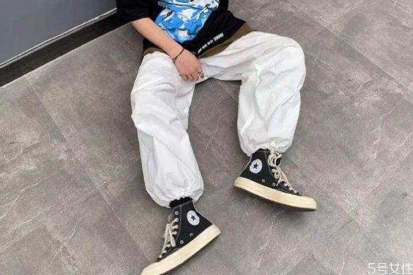 鞋子受潮發(fā)霉怎么清洗 鞋子內(nèi)部發(fā)霉能穿嗎 鞋子受潮發(fā)霉怎么清洗 鞋子內(nèi)部發(fā)霉能穿嗎