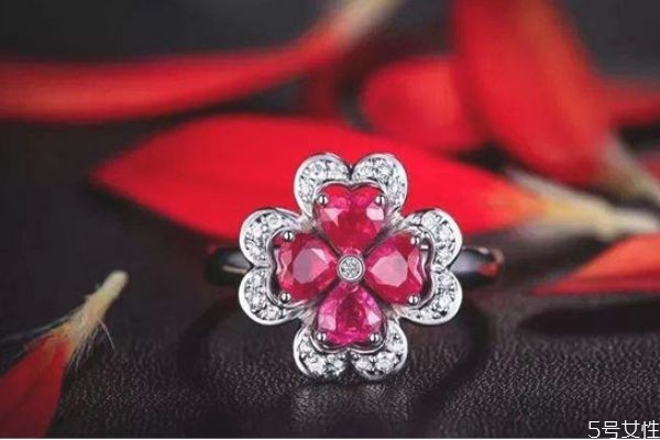 紅寶石為什么會(huì)裂 紅寶石有內(nèi)裂正常嗎 紅寶石為什么會(huì)裂 紅寶石有內(nèi)裂正常嗎