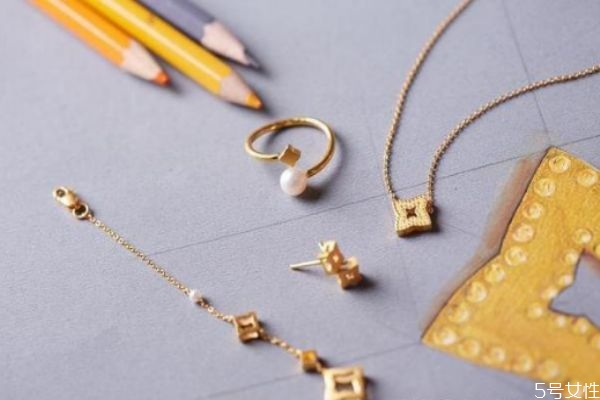 如何辨別白金與鉑金 白金和鉑金的區(qū)別 如何辨別白金與鉑金 白金和鉑金的區(qū)別