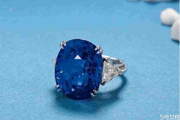 紅寶石和藍寶石有什么不同 紅寶石和藍寶石的區(qū)別 紅寶石和藍寶石有什么不同 紅寶石和藍寶石的區(qū)別