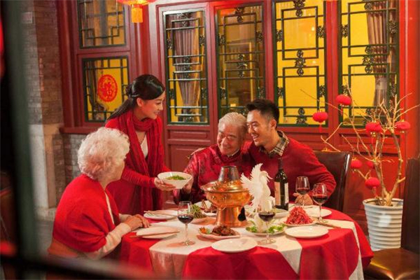 婚后一定要回男方家過(guò)年嗎 婚后過(guò)年應(yīng)該回誰(shuí)家 婚后一定要回男方家過(guò)年嗎 婚后過(guò)年應(yīng)該回誰(shuí)家