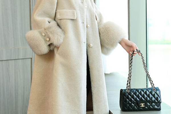 貢米色適合什么膚色 什么顏色的大衣不挑膚色 貢米色適合什么膚色 什么顏色的大衣不挑膚色