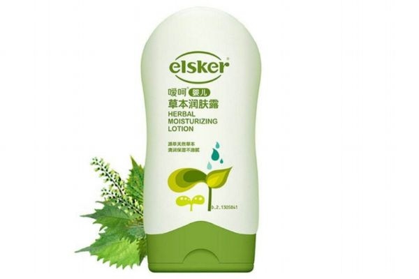 潤膚露擦臉會怎么樣 潤膚露和潤膚霜有什么區(qū)別 潤膚露擦臉會怎么樣 潤膚露和潤膚霜有什么區(qū)別