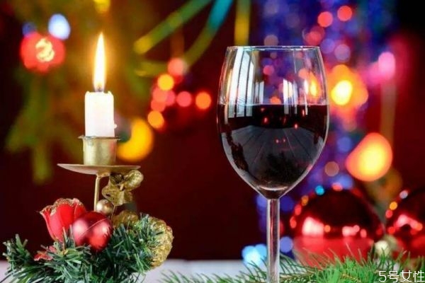 紅酒的酒精度數(shù)高嗎 喝紅酒要注意什么呢 紅酒的酒精度數(shù)高嗎 喝紅酒要注意什么呢