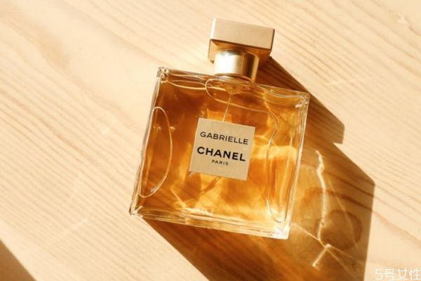 正品香水又有哪些特點(diǎn)呢 如何區(qū)分香水的真假呢 正品香水又有哪些特點(diǎn)呢 如何區(qū)分香水的真假呢