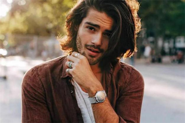 男生手表表帶什么材質(zhì)好 男人戴什么材質(zhì)表帶的手表帥氣 男生手表表帶什么材質(zhì)好 男人戴什么材質(zhì)表帶的手表帥氣