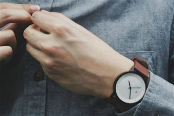 男生手表表帶什么材質(zhì)好 男人戴什么材質(zhì)表帶的手表帥氣 男生手表表帶什么材質(zhì)好 男人戴什么材質(zhì)表帶的手表帥氣