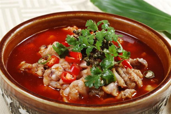 水煮牛蛙的做法 水煮牛蛙里面配什么菜好 水煮牛蛙的做法 水煮牛蛙里面配什么菜好