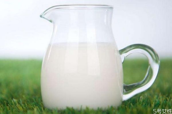 用純牛奶洗臉好嗎 怎么用牛奶洗臉 用純牛奶洗臉好嗎 怎么用牛奶洗臉