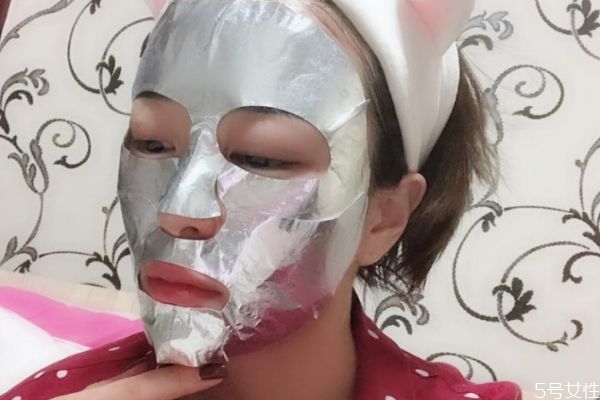 雅詩(shī)蘭黛鋼鐵俠面膜成分有哪些 鋼鐵俠面膜敷多久會(huì)發(fā)熱 雅詩(shī)蘭黛鋼鐵俠面膜成分有哪些 鋼鐵俠面膜敷多久會(huì)發(fā)熱