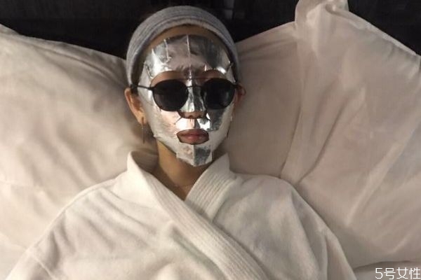 雅詩(shī)蘭黛鋼鐵俠面膜成分有哪些 鋼鐵俠面膜敷多久會(huì)發(fā)熱 雅詩(shī)蘭黛鋼鐵俠面膜成分有哪些 鋼鐵俠面膜敷多久會(huì)發(fā)熱