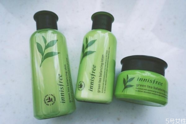 水乳是拍還是直接涂 水乳應該怎么用