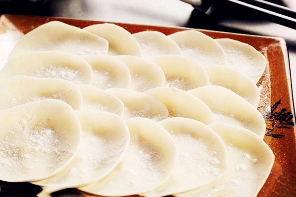 餃子皮怎么做好吃 做餃子皮要注意什么 餃子皮怎么做好吃 做餃子皮要注意什么