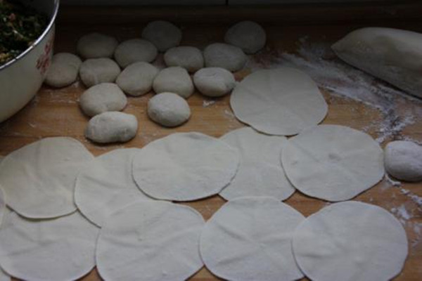 餃子皮怎么做好吃 做餃子皮要注意什么 餃子皮怎么做好吃 做餃子皮要注意什么