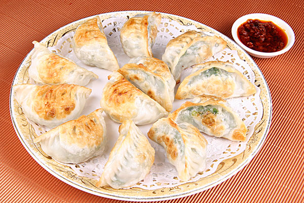 冷凍的餃子需要解凍嗎 冷凍的餃子怎么煎 冷凍的餃子需要解凍嗎 冷凍的餃子怎么煎