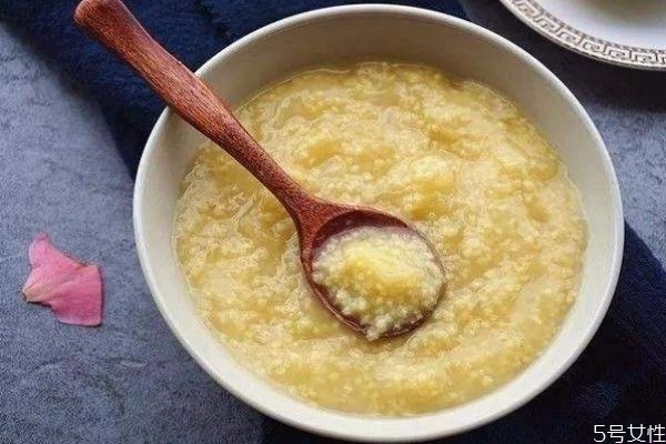 香蕉小米粥可以治療便秘嗎 喝香蕉小米粥有什么注意 香蕉小米粥可以治療便秘嗎 喝香蕉小米粥有什么注意