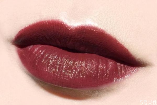 香奈兒唇釉牛血色是幾號 香奈兒的154號唇釉 香奈兒唇釉牛血色是幾號 香奈兒的154號唇釉