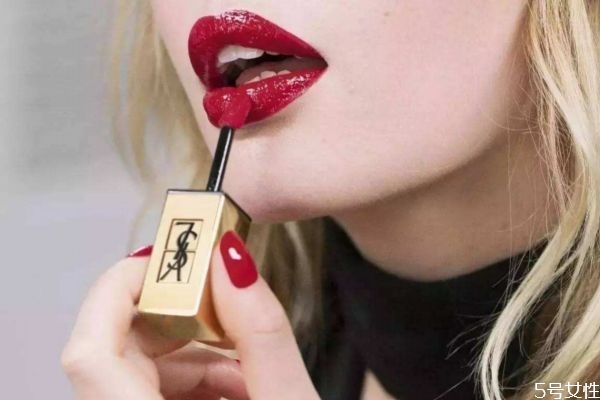 唇釉瓶口如何保持干凈 唇釉應(yīng)該怎么使用 唇釉瓶口如何保持干凈 唇釉應(yīng)該怎么使用