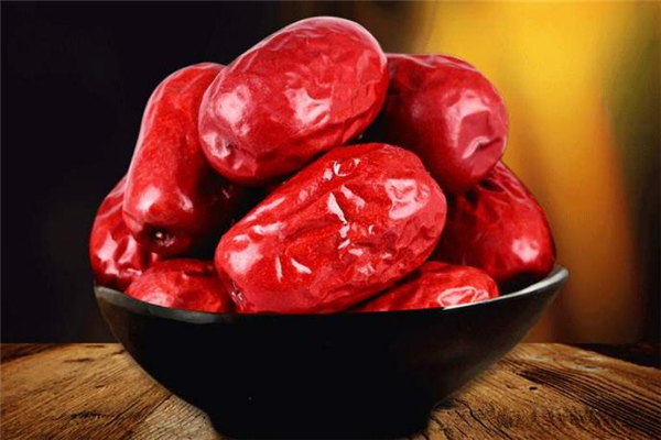 狗頭棗與紅棗的區(qū)別 狗頭棗和和田棗哪個(gè)好 狗頭棗與紅棗的區(qū)別 狗頭棗和和田棗哪個(gè)好