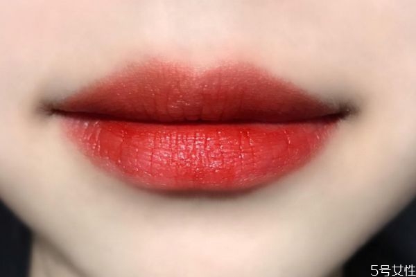 阿瑪尼唇釉什么味道 阿瑪尼405的正確涂法 阿瑪尼唇釉什么味道 阿瑪尼405的正確涂法