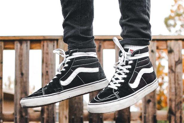 vans紅標與黑標的區(qū)別 vans紅標貴還是黑標貴 vans紅標與黑標的區(qū)別 vans紅標貴還是黑標貴