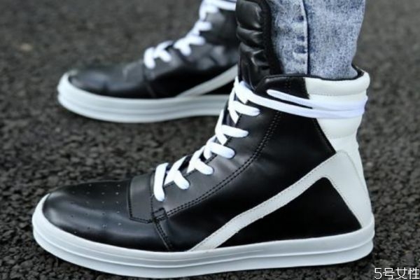 高幫板鞋怎么穿 女生高幫板鞋怎么搭配 高幫板鞋怎么穿 女生高幫板鞋怎么搭配